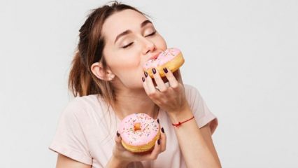 Come smettere di mangiare costantemente dolci, 5 consigli degli esperti.