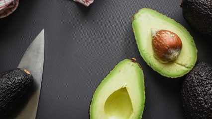 I danni e i benefici per la salute degli avocado, cosa succederà se mangi avocado ogni giorno, calorie.