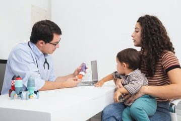 Come trattare l'eczema nei bambini, come fermare il prurito e i graffi