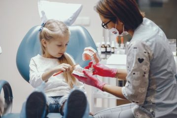 I denti si anneriscono in un bambino di 7 anni, cause e trattamento