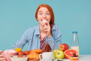 Come non mangiare troppo mentre si mangia e mangiare poco