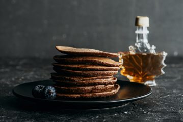 Maslenitsa, deliziose frittelle senza glutine, latte e zucchero