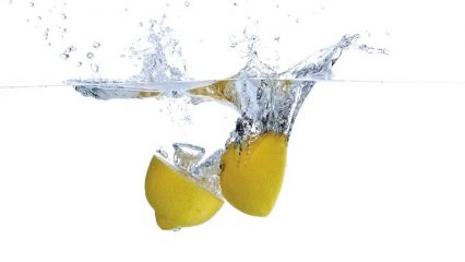 Acqua al limone, benefici e rischi, miti sull'acqua al limone.