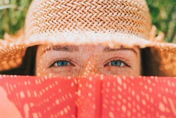 Macchie dell'età sul viso nelle donne, cause e trattamento