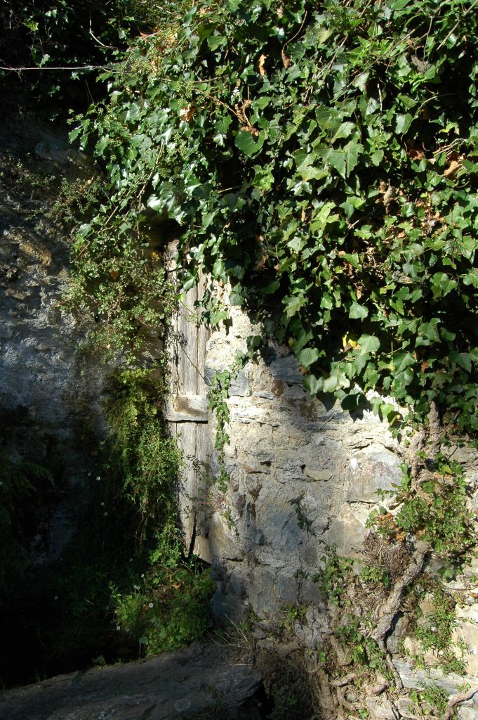 Nei pressi della Croce della Madonna di Lourdes