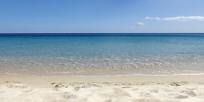 marina-rey-beach-resort-sabbia-dorata-mare-sole-famiglie-all inclusive-sardegna