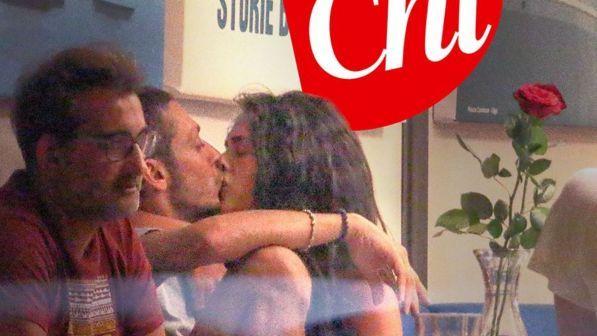 Valentino Rossi e la nuova fidanzata, eccolo mentre bacia la modella Francesca Sofia Novello