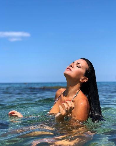 Laura Torrisi, estate hot in bikini... senza il suo Luca Betti