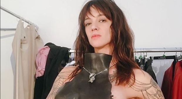 Asia Argento nuda su Instagram: Corona è già alle spalle?