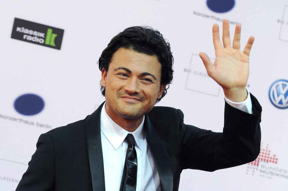 Vittorio Grigolo, il tenore italiano sospeso per molestie sessuali: «Ha palpato una corista»