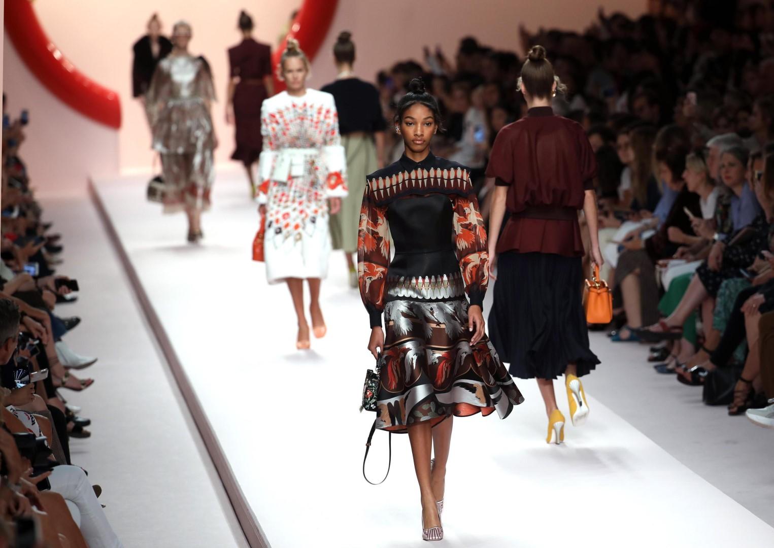 Moda: la primavera-estate di Fendi tra geometrie e fiori