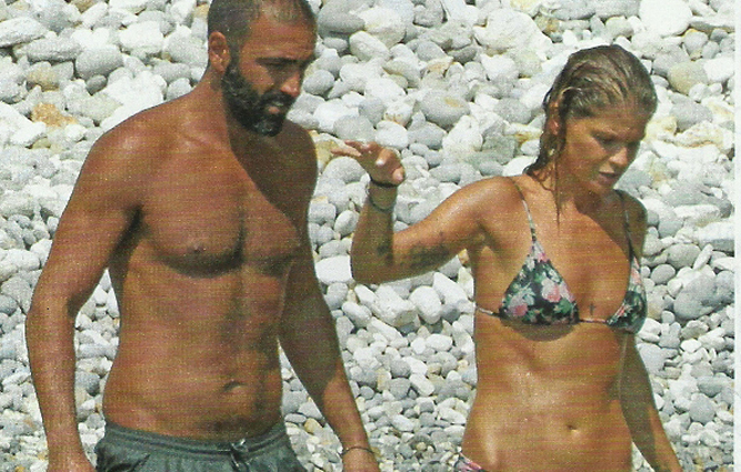 Alessandra Amoroso sirenetta in bikini, fuga in Salento col fidanzato Stefano Settepani
