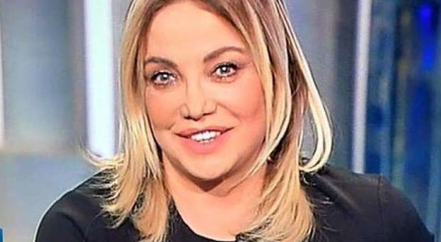 Simona Izzo a Vieni da me: «Ho mille euro di pensione. Ho fatto Il Gf Vip per pagare la scuola ai miei nipoti»