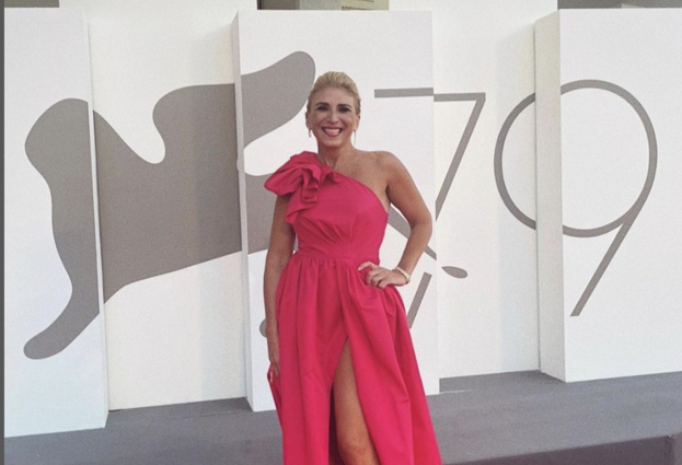 Barbara Foria premiata come comica tv dell'anno a Venezia 79