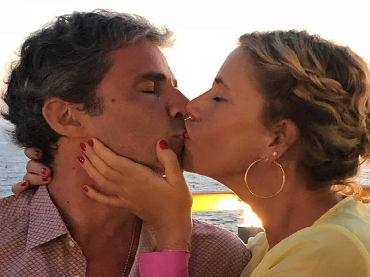 Alessia Marcuzzi torna single, è finita con il marito Paolo. «Ma la nostra famiglia continuerà a esistere»