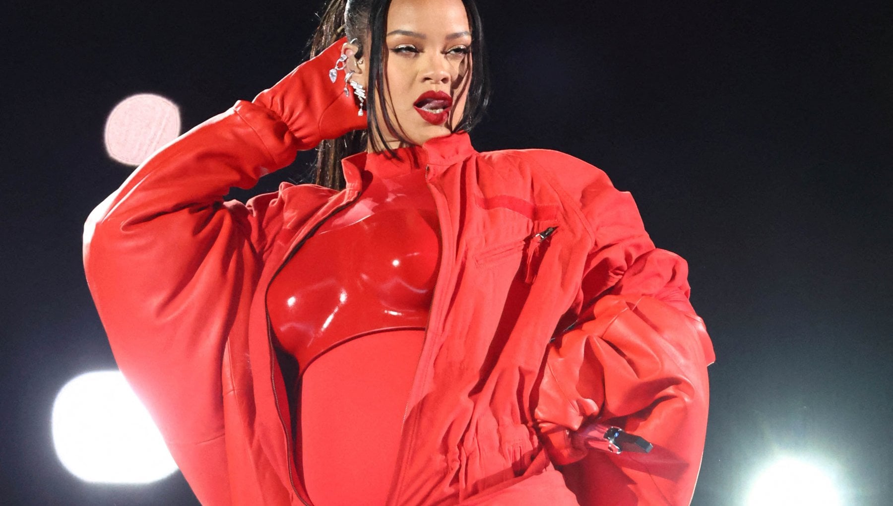 Rihanna incinta del secondo figlio a 9 mesi dalla nascita del primo: la sorpresa al Super Bowl
