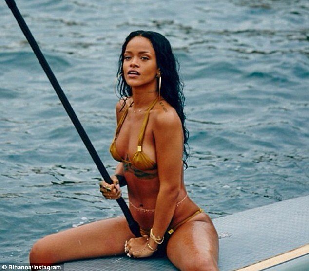 Rihanna festeggia 29 anni... con un ritorno di fiamma