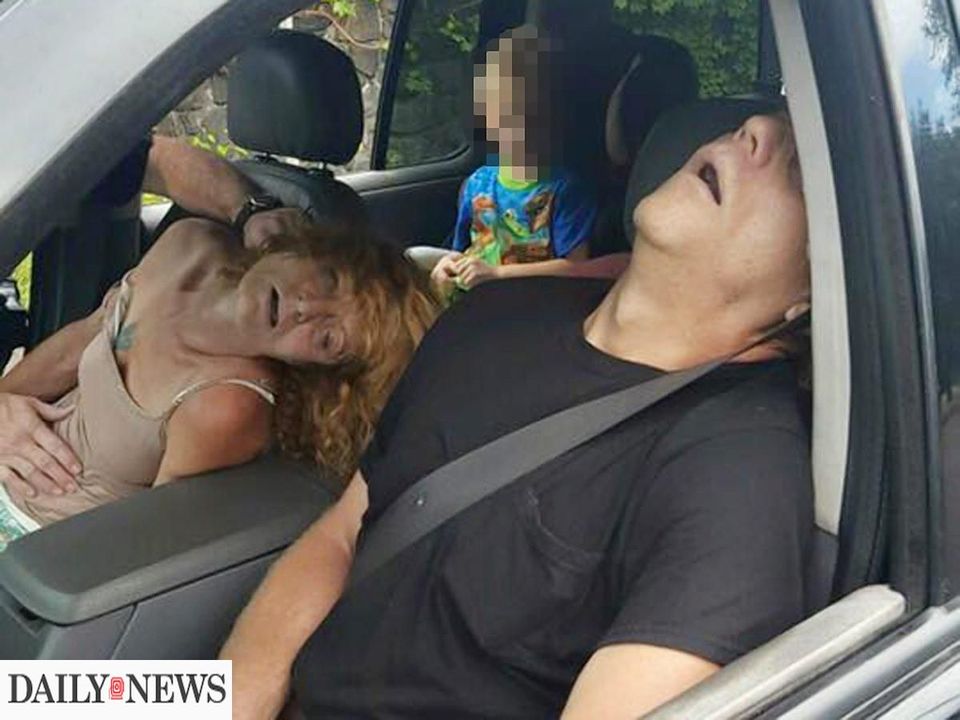 La polizia soccorre una coppia in overdose, poi la scoperta choc: 