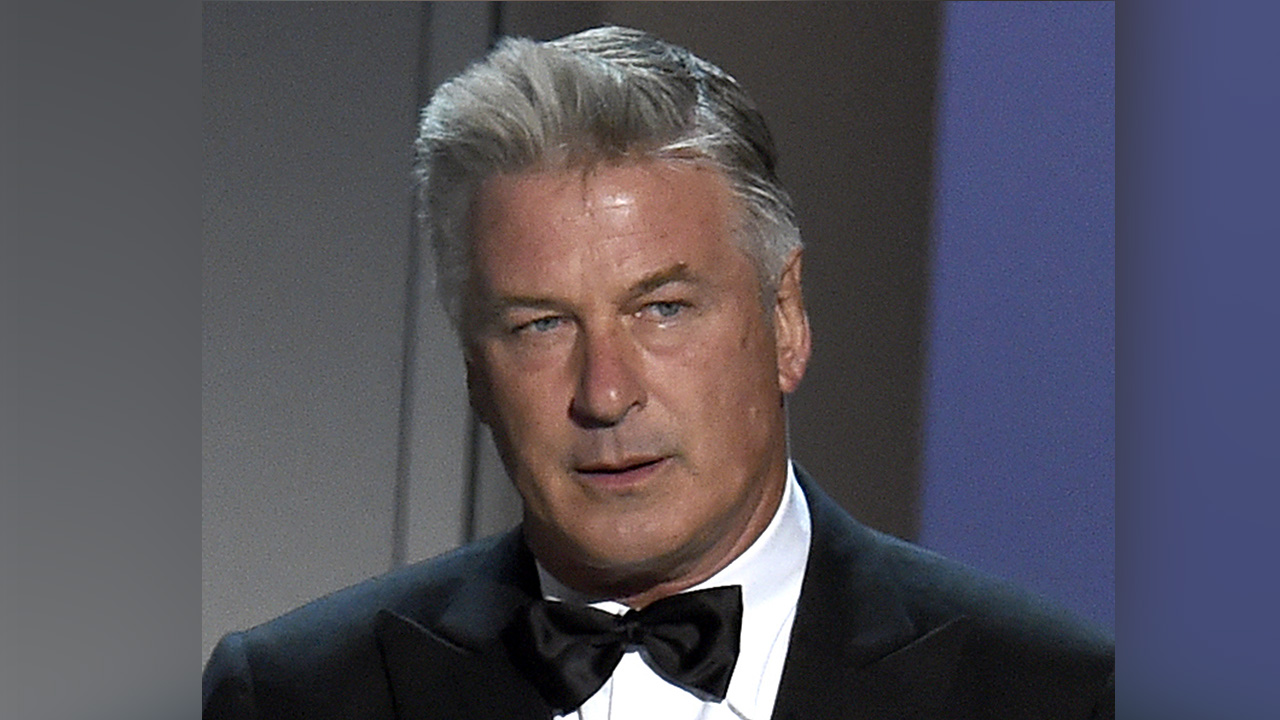 Alec Baldwin picchia un automobilista per un posteggio: arrestato