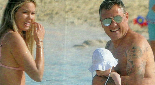 Costanza Caracciolo e Christian Vieri papà, la prima vacanza della figlia Stella a Formentera