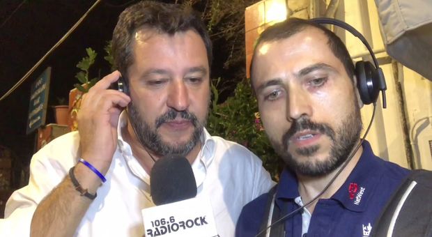 Matteo Salvini canta “Come mai” di Max Pezzali, e lancia una provocazione a Di Maio «Ci vediamo al San Paolo»