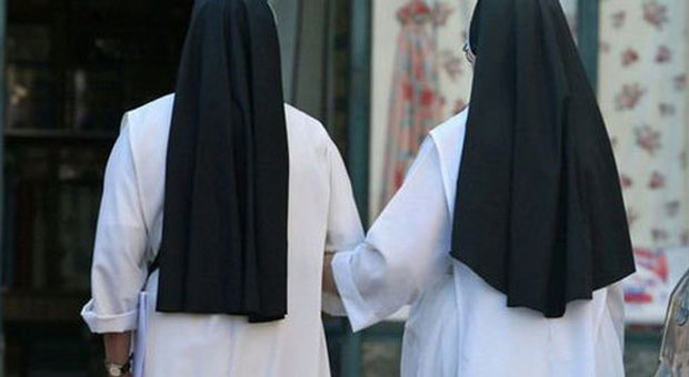 Due suore missionarie tornano dall'Africa incinte, imbarazzo in Vaticano: «Violate regole rigide»