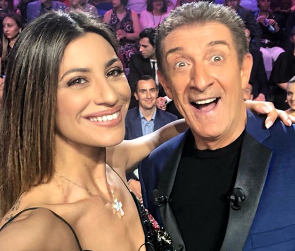 Ezio Greggio e la fidanzata Romina Pierdomenico, 26 anni in meno: «Mi mantiene giovane. Di nuovo con me in tv, un’autentica rivelazione»