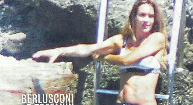 Silvia Toffanin incinta? Eccola col pancino sospetto in vacanza con Pier Silvio Berlusconi e i figli