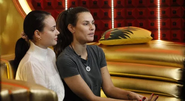 GFVip, Dayane Mello e Rosalinda confessano: «Ci amiamo», Cristiano Malgioglio fa la spia: «Si sono baciate! Ci siete o ci fate?»