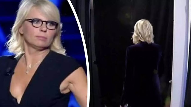 C'è posta per te, “incidente” dietro le quinte. Maria De Filippi corre fuori e lascia lo studio vuoto. Fan increduli: «Che succede?»