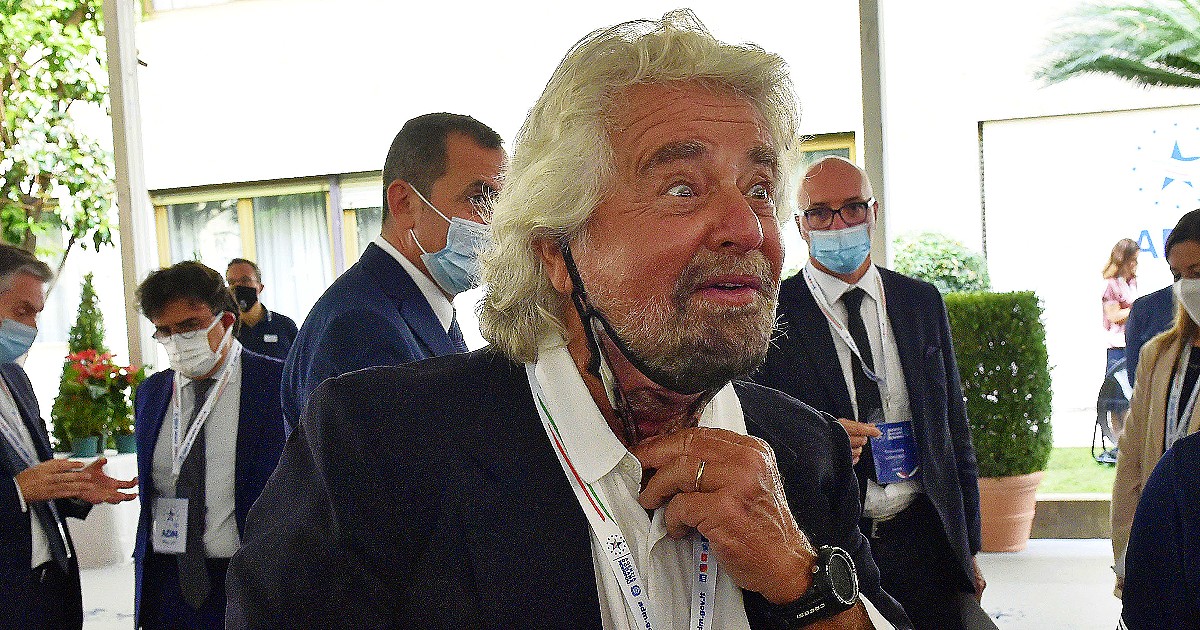 Beppe Grillo indagato a Milano: «Traffico di influenze illecite». Ecco di cosa è accusato
