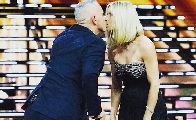 Michelle Hunziker ed Eros Ramazzotti, scatta il bacio in tv
