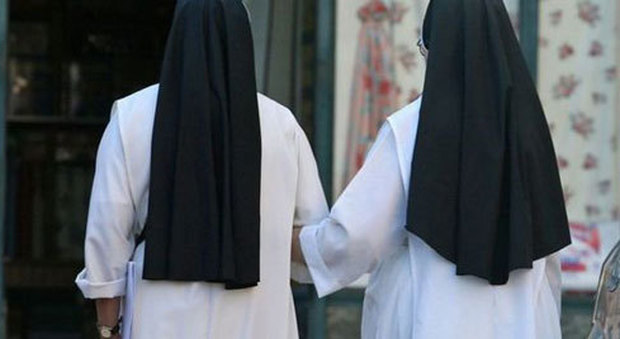 Due suore missionarie tornano dall'Africa incinte, imbarazzo in Vaticano: «Violate regole rigide»