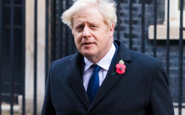 «Via Green pass, mascherine e smart working»: Boris Johnson revoca le misure anti Covid