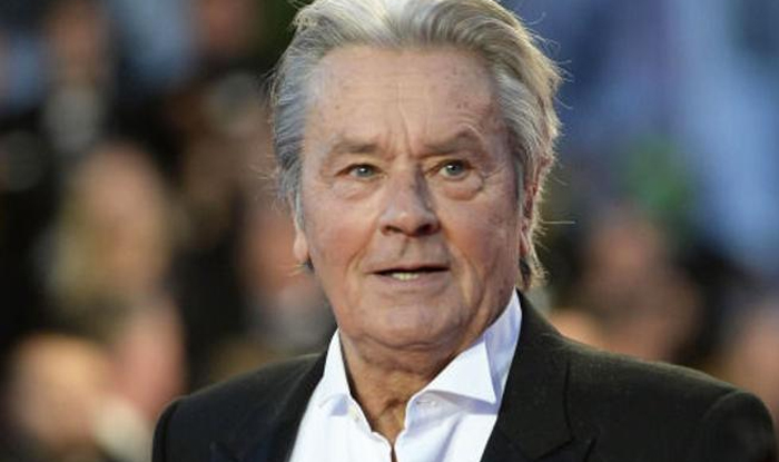 ?Alain Delon colpito da ictus, operato a Parigi. Il figlio: «Le sue funzioni vitali sono perfette»