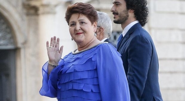 Teresa Bellanova, la ministra dell'Agricoltura con la terza media vittima del web: «Grassona, brutta e vecchia». Zingaretti: «Tutto il Pd con lei»