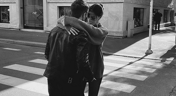 Belen Rodriguez e Antonio Spinalbese, abbraccio in strada e prima foto di coppia social: «Paso!»