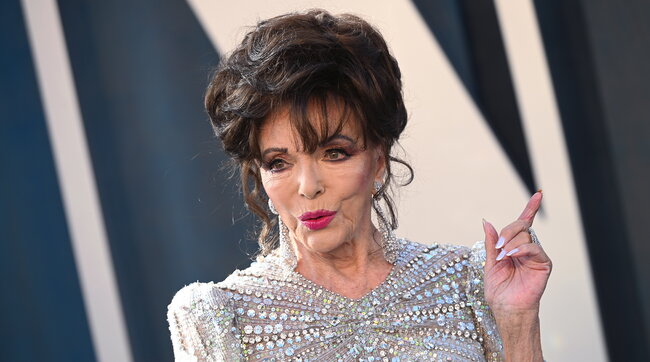 Joan Collins non rinuncia al tacco 15 a 89 anni, ma cade e viene ricoverata in ospedale