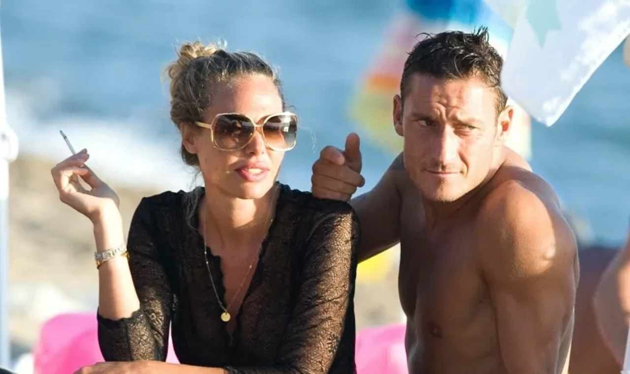 Totti, Corona e le frasi dell'ex di Ilary: «Lui era innamorato, lei ha fatto carriera»