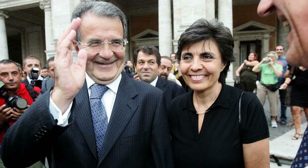Romano Prodi, morta la moglie Flavia Franzoni. Malore durante un cammino in Umbria. L'ex premier: «Dolore enorme»