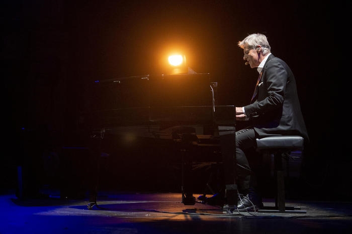 Claudio Baglioni influenzato, concerti rinviati in Lombardia