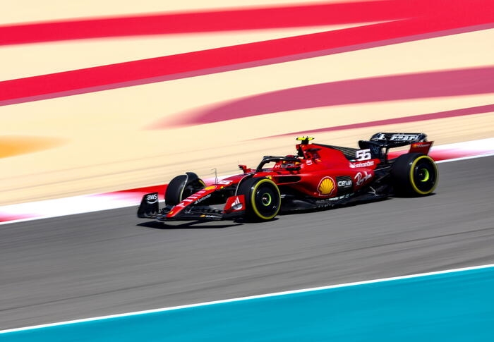 F1: test Bahrain, Ferrari di Sainz davanti a tutti al mattino