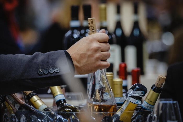Vinitaly: il vino scala vetta bilancia commerciale, +7,4 mld