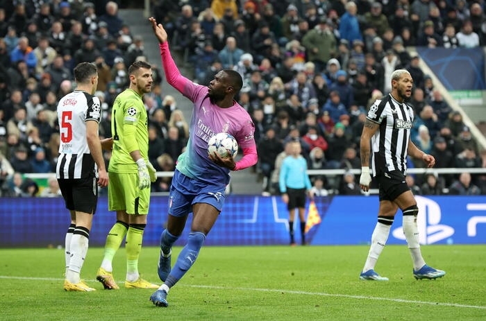 Champions: Newcastle-Milan 1-2 e Atletico Madrid-Lazio 2-0. Rossoneri in Europa League
