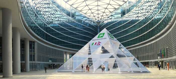 Climate Change, la piramide all'Everest esposta a Milano per la Design Week
