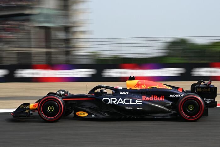 F1: pole per Verstappen davanti a Perez nel Gp di Cina