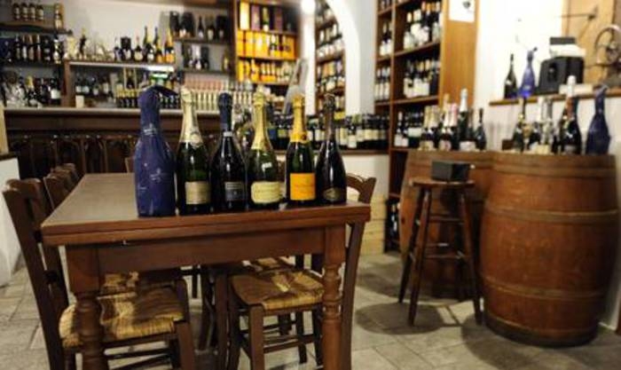 Enologi da tutta Italia a Cagliari, 'il vino strumento di pace'