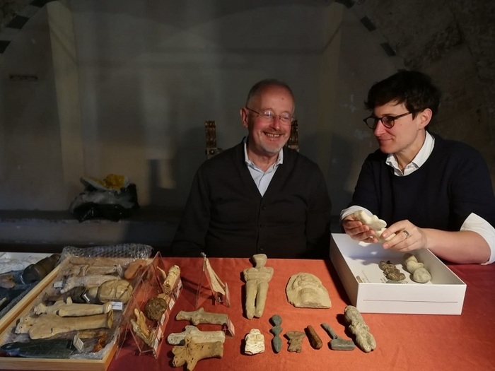 Collezione di figure preistoriche donata a Gipsoteca Ateneo Pisa