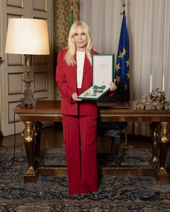 Versace insignita del titolo di Grande Ufficiale Repubblica