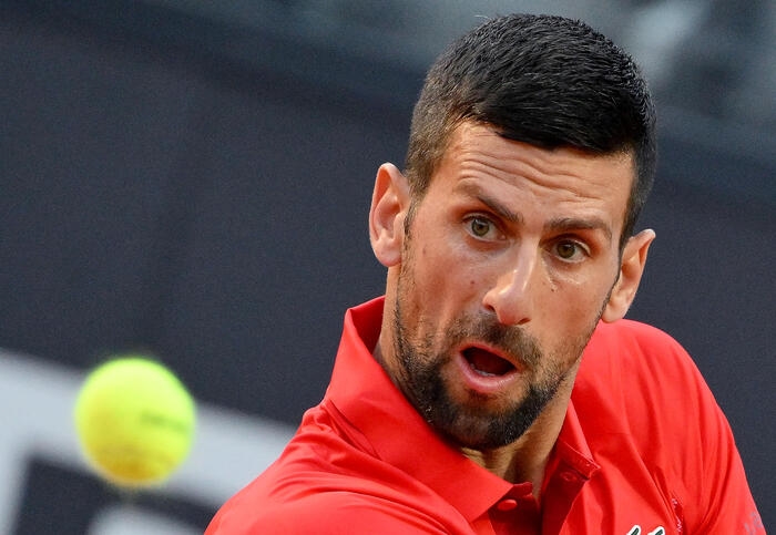 Internazionali: borraccia in testa, lieve ferita per Djokovic